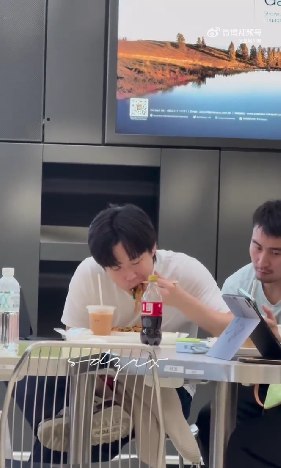 二盘比赛中, 艰难取胜, om